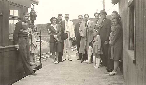 photo by Richard Frampton - passengers waiting to go to Fraserdale